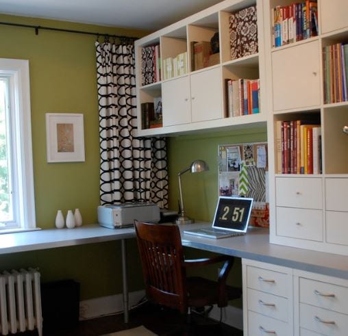 Bright Green Office
Transitional Home Office, Toronto
Transitional home office photo in Toronto with green walls